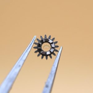 N°410 Pignon de remontoir - EBEL 77 [NOS] Winding pinion