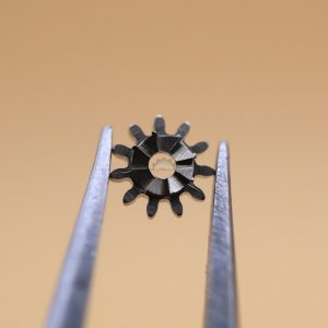 N°410 Pignon de remontoir - EBEL 72 [NOS] Winding pinion
