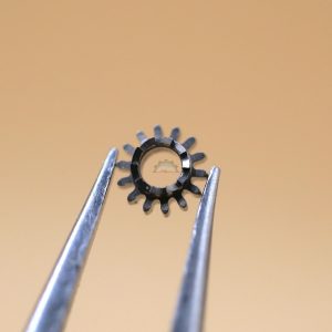 N°410 Pignon de remontoir - CHAIKA 1600 [NOS] Winding pinion
