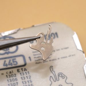 N°445 Frein de tirette - ETA 1301 1307 1316 [NOS] Setting lever spring