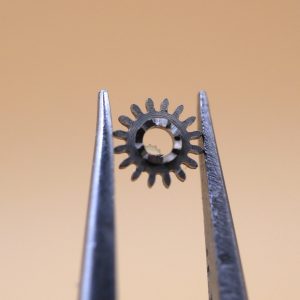 N°410 Pignon de remontoir - GRUEN 290 [NOS] Winding pinion
