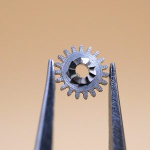 N°410 Pignon de remontoir - Jaeger LeCoultre 407 [NOS] Winding pinion