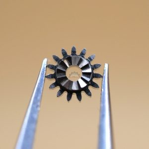 N°410 Pignon de remontoir - Lanco 1305 [NOS] Winding pinion