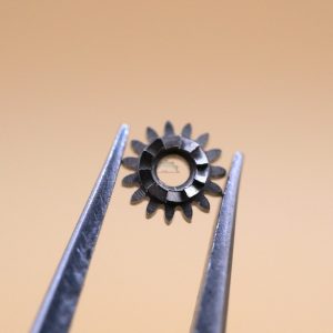 N°410 Pignon de remontoir - Lemania 27 [NOS] Winding pinion