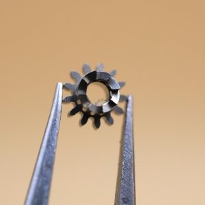 N°410 Pignon de remontoir - Record 203 [NOS] Winding pinion