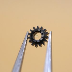 N°410 Pignon de remontoir - Zenith 126-5 [NOS] Winding pinion