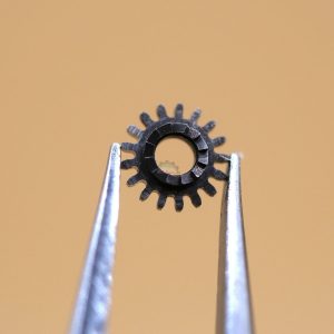 N°410 Pignon de remontoir - Zenith 525 [NOS] Winding pinion