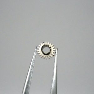 N°410 Pignon de remontoir - LIP T18 [NOS] Winding pinion