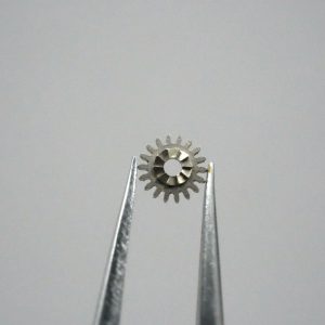 N°407 Pignon de remontoir - CORTEBERT 5¼" 635 [NOS] Winding pinion