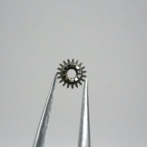 N°410 Pignon de remontoir - CORTEBERT 7¼" 638 [NOS] Winding pinion