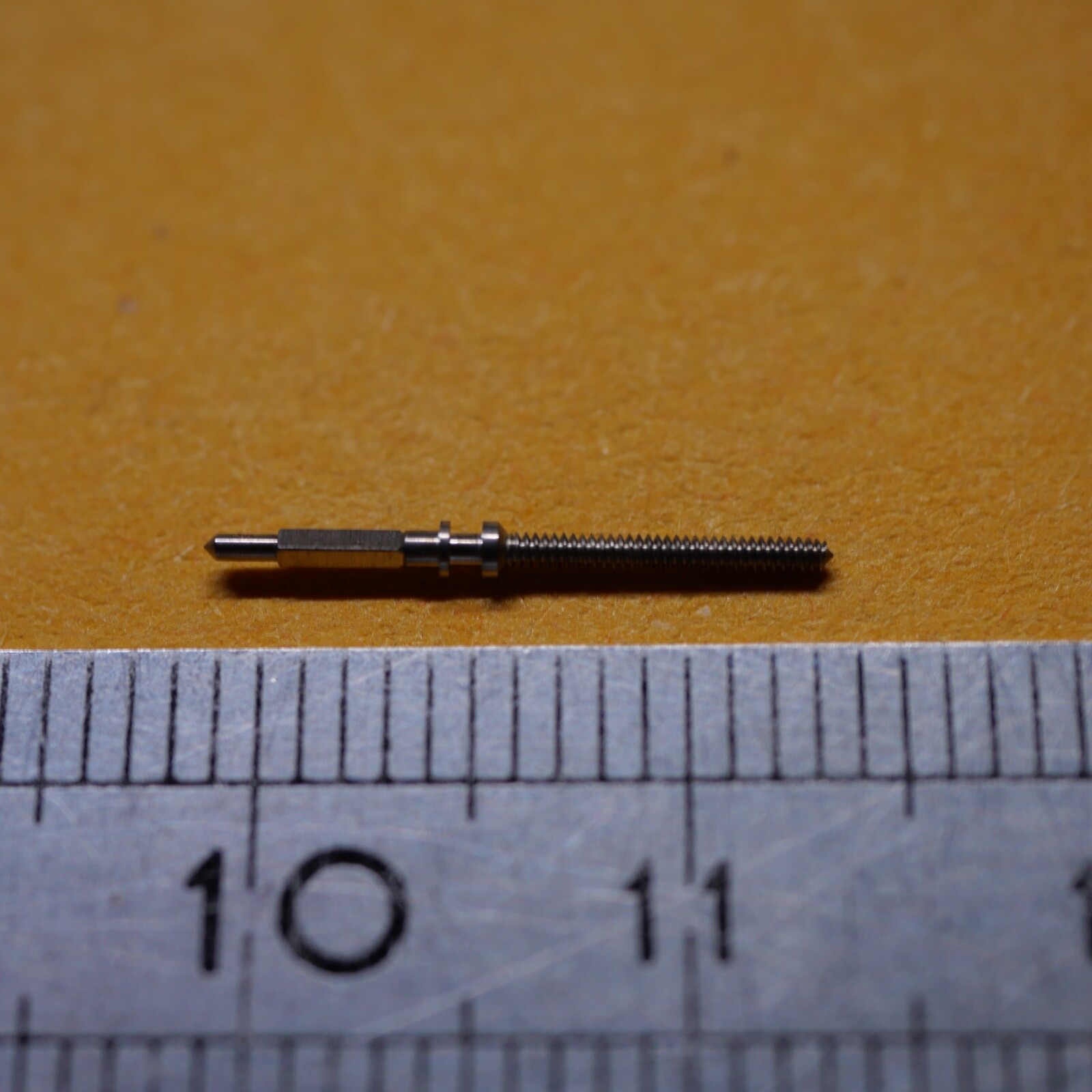 N°401 Tige remontoir - RECONVILIER 120 (10 ½"-12" ø0,9) (Winding stem)