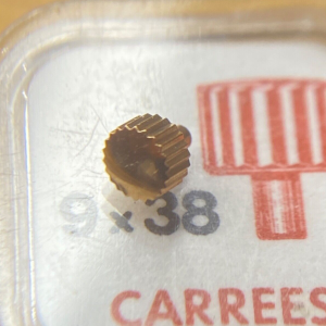 Couronne de montre Carrée canon long Ø38 filetage 0,90 - Plaqué Or rose [NOS]
