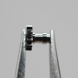N°240 Chaussée - Beaume & Mercier Cal.1050 [NOS] Cannon pinion