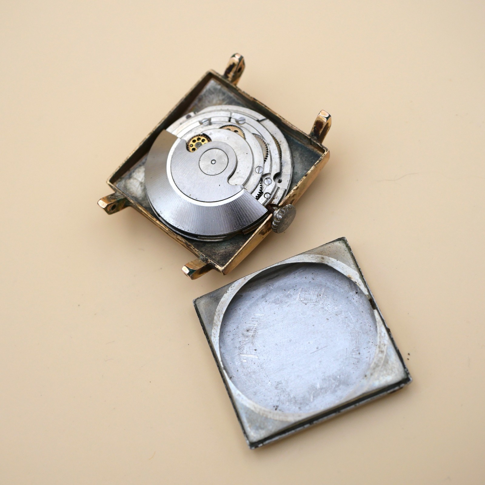 Montre mécanique Dermont 28x28 mm - ETA 2472 ne démarre pas, Balancier OK – Image 5
