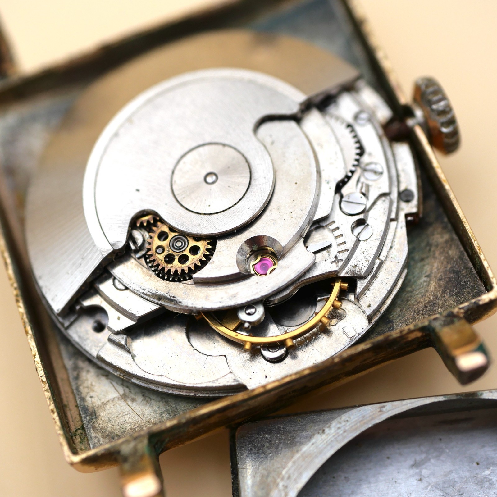 Montre mécanique Dermont 28x28 mm - ETA 2472 ne démarre pas, Balancier OK – Image 6