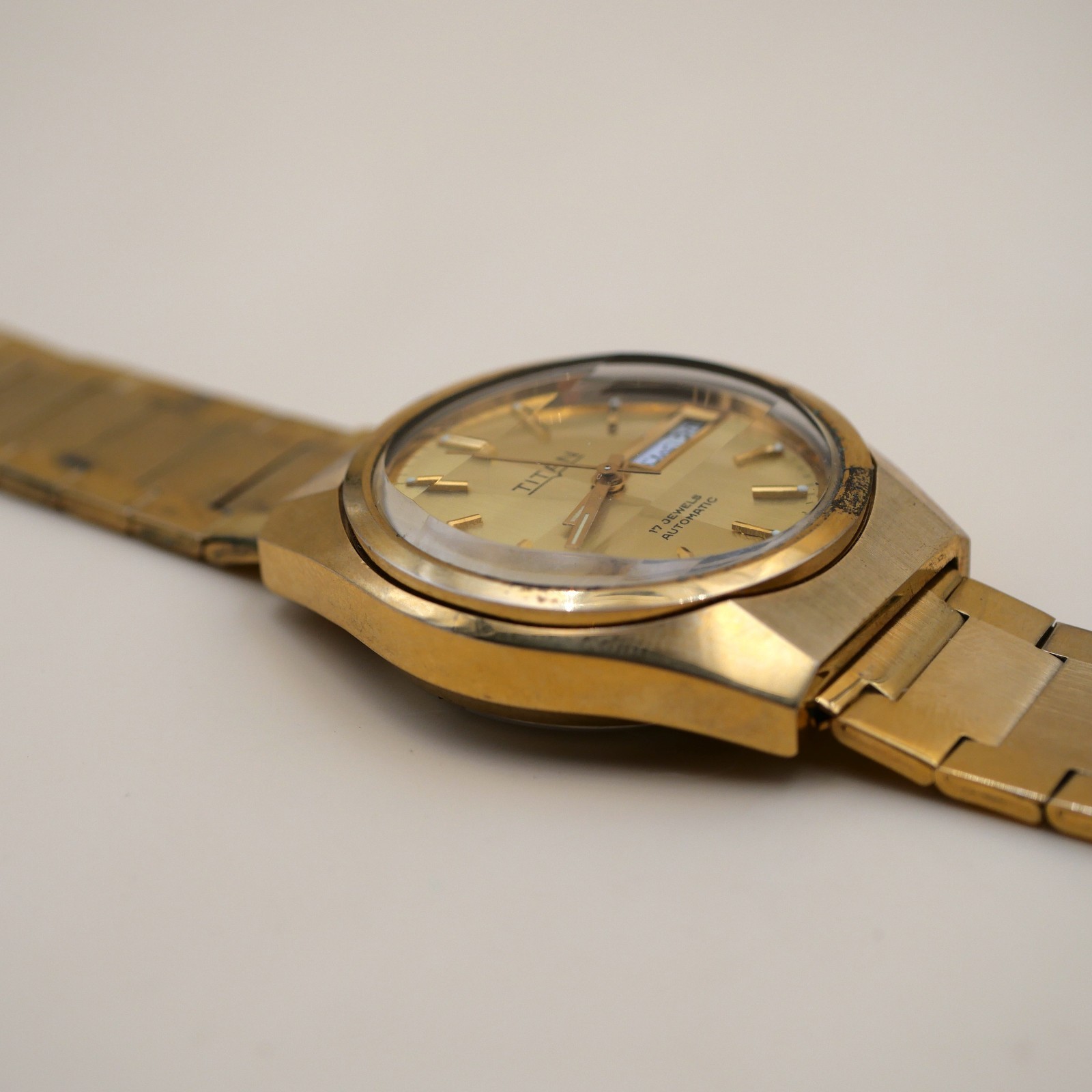 Montre TITAN automatique Vintage Suisse - AS 5602 - À réparer – Image 3