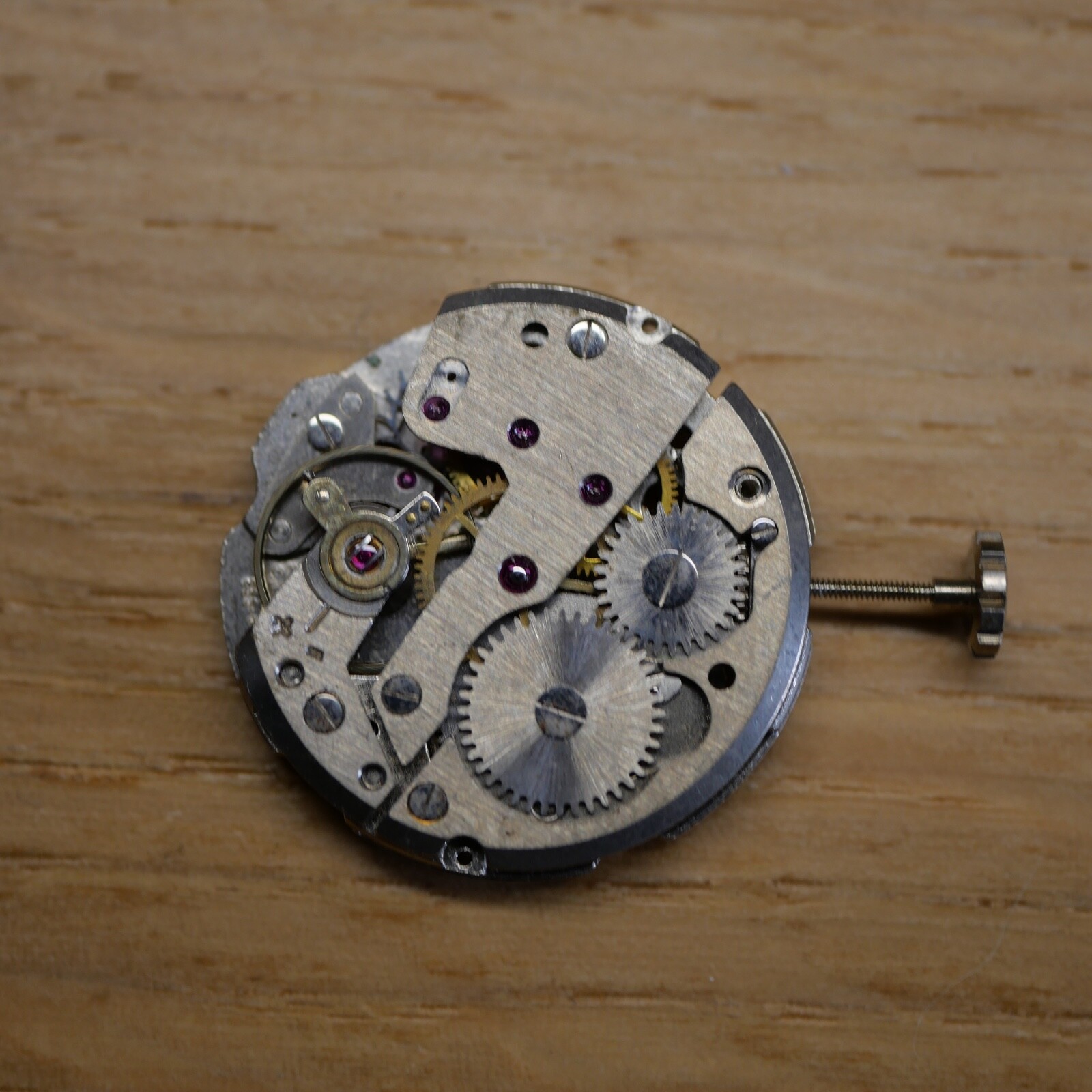 Mouvement pour pièces FE 233-67 Balance OK Fonctionne (watch movement for parts)