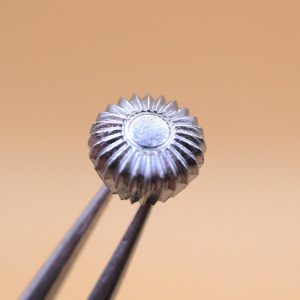 Couronne montre Louis XV Ø70 filetage 1,30 Tube Ø40 - Chromé [NOS]