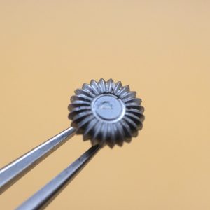 Couronne montre Louis XV Ø70 filetage 1,40 - Tube Ø38 - Chromé [NOS]