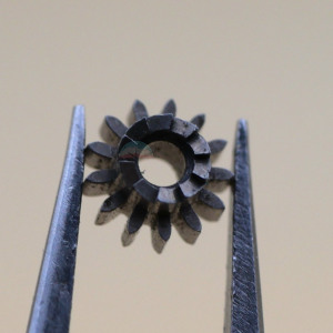 N°410 Pignon de remontoir - LIP 412 [NOS] Winding pinion