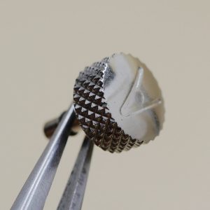 Couronne de montre Ø60 Ht 31 Filetage 0,90 Canon long Ø15, Gris métal [NOS]